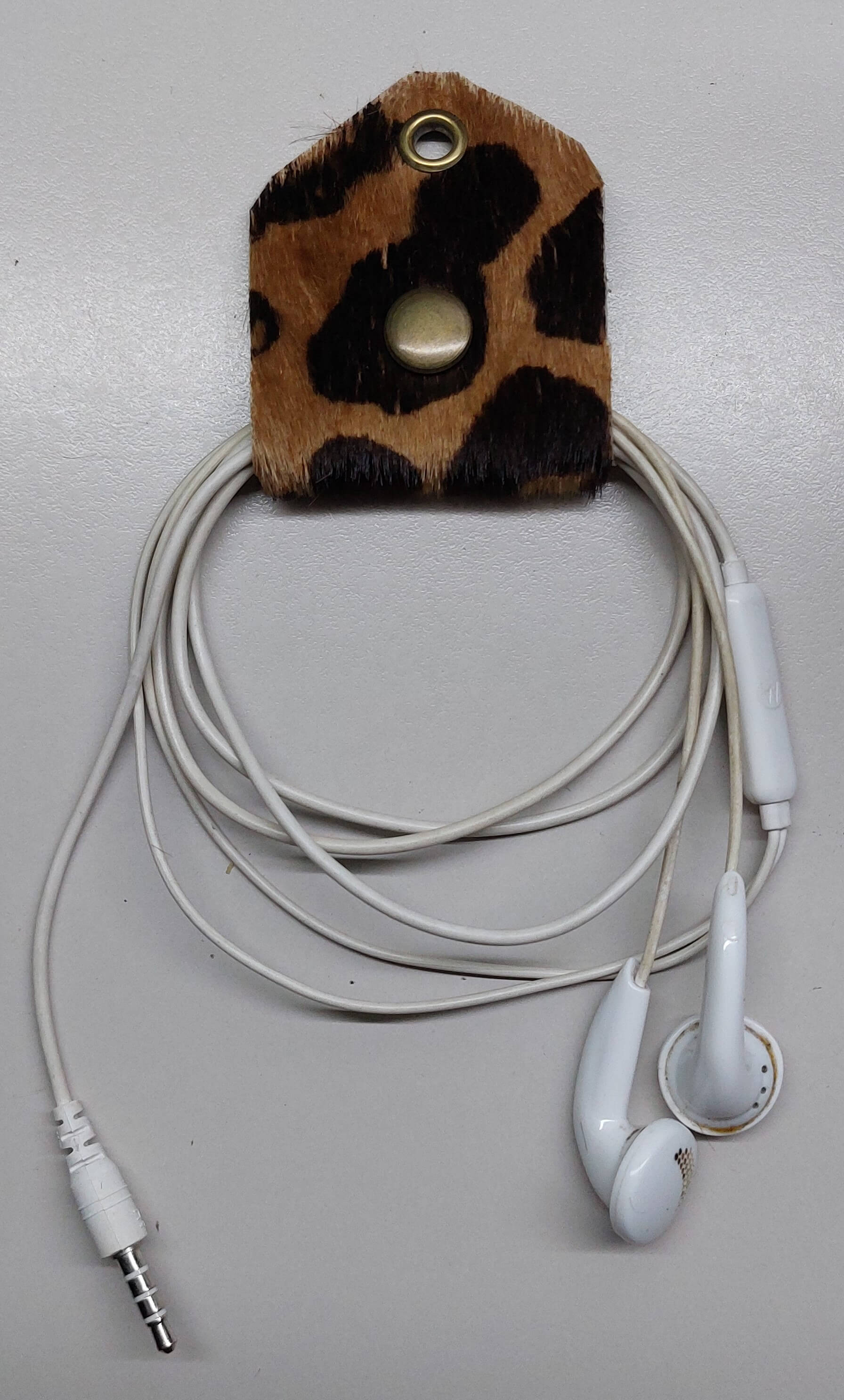 Cuelga auriculares de cuero artesanal